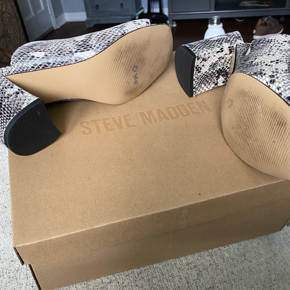 Mark Fisher Resa Open Toe Snakeskin Mules - Picture 4 of 5